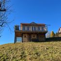 Przytulna górska chatka z malowniczym widokiem ze wzgórza w południowo-wschodniej Styrii, Austria